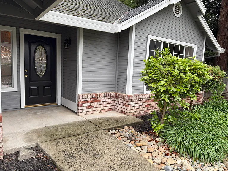 1786 Corsica Dr — Photo 2