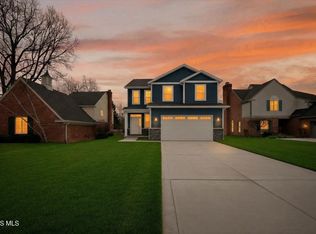 9520 Sheffield Rd, Perrysburg, OH 43551
