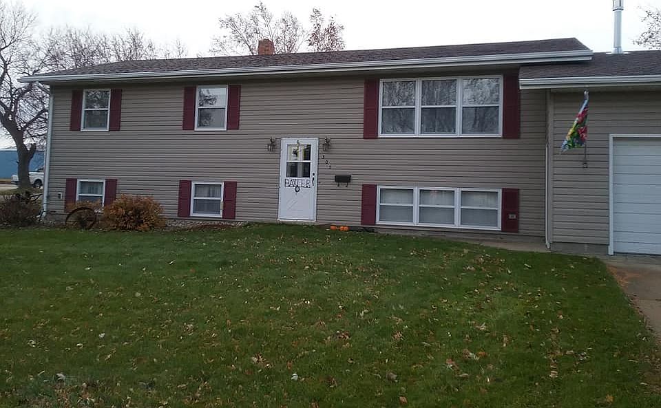 1st image of 303 9th St W