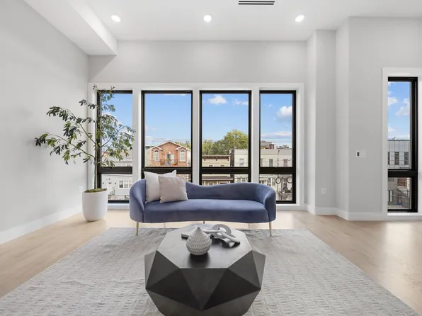 373 New York Avenue image 4 of 28