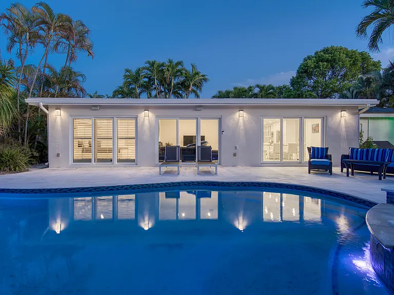 1733 Coral Gardens Dr — Photo 10