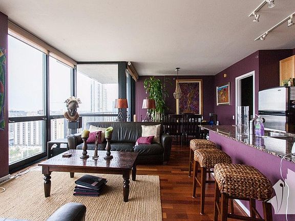 3rd image of 212 S Desplaines St #1711