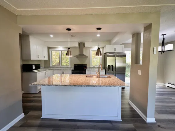 8033 Georgia Ave N, Brooklyn Park, MN 55445