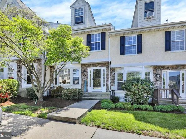 702 Coventry Pointe Ln, Pottstown, PA 19465