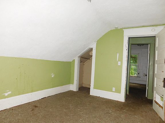 5th image of 313 Smith Ave