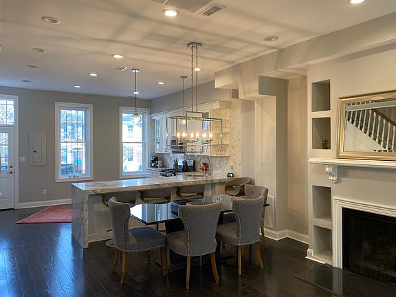Great open floor plan prefect for family gathering and entertaining.