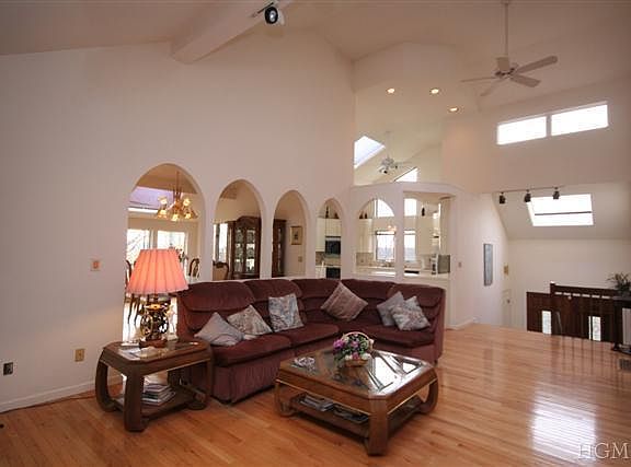 5th image of 66 Hawkes Ave