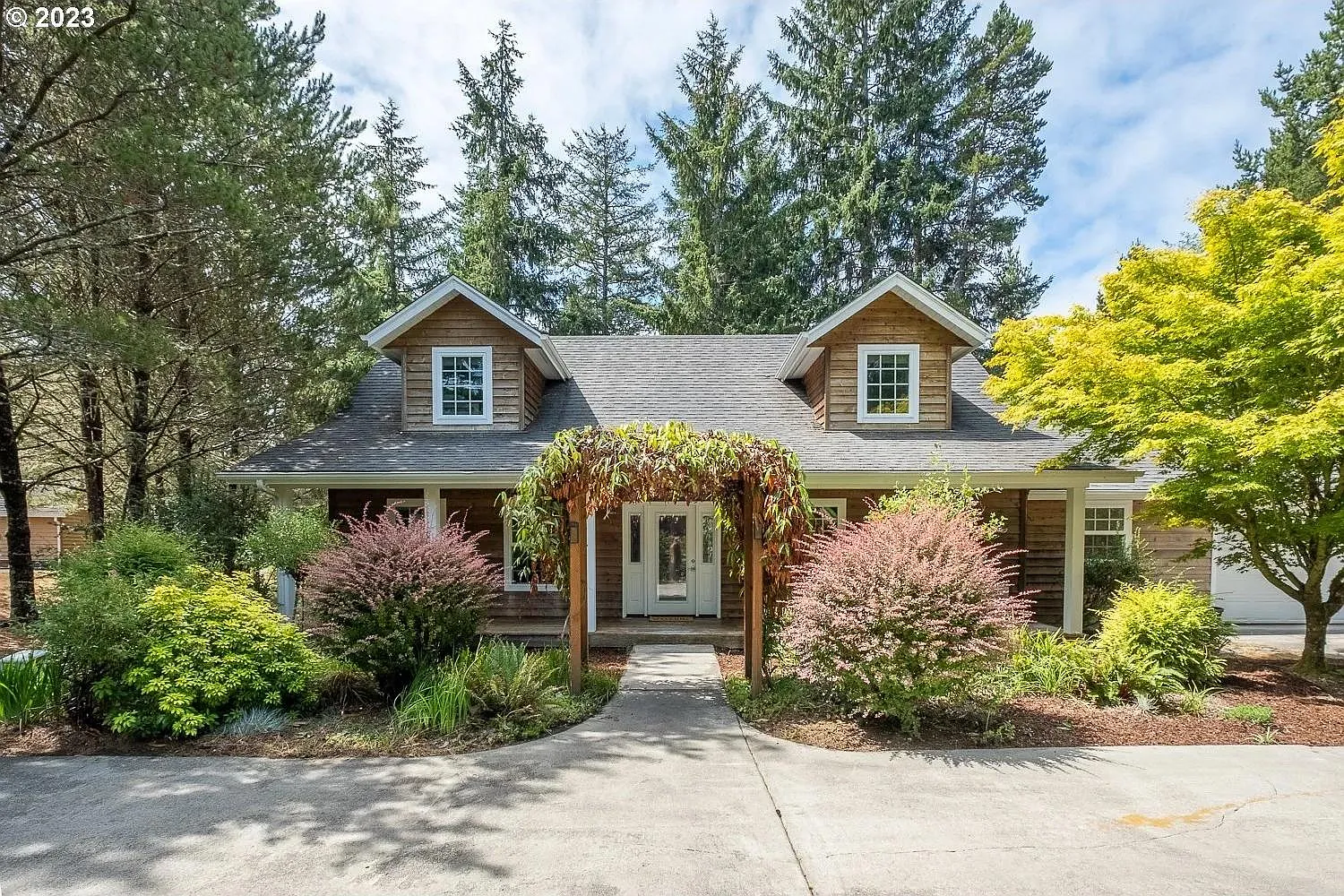 10375 Pine Ridge Dr — Photo 1
