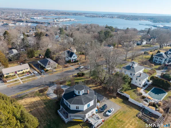8 West Mystic Avenue, Groton, CT 06355