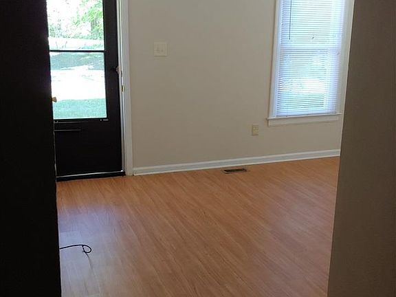 5th image of 302 N Nash St