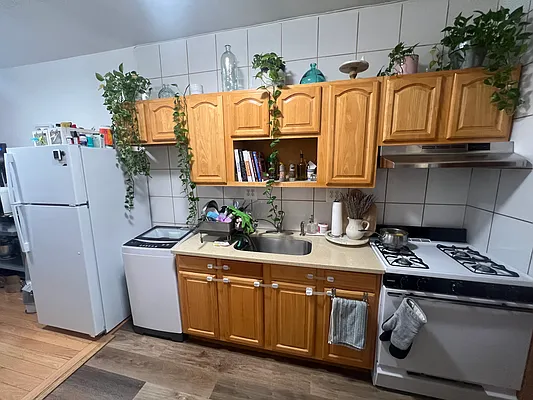 Rented by Capri Jet Realty Corp | media 8