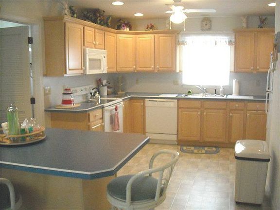 2nd image of 2829 Bay Ave #31