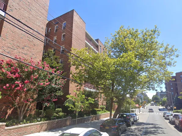 6767 Burns St APT 4U, Forest Hills, NY 11375