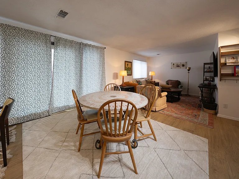 410 6th Ave SW #C — Photo 4