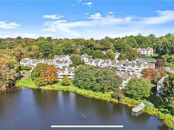 68 Rowayton Woods Dr, Norwalk, CT 06854