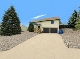 706 Taylor Ct, Belle Fourche, SD 57717