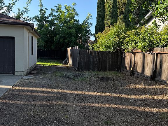 3rd image of 1150 La Homa Dr #B