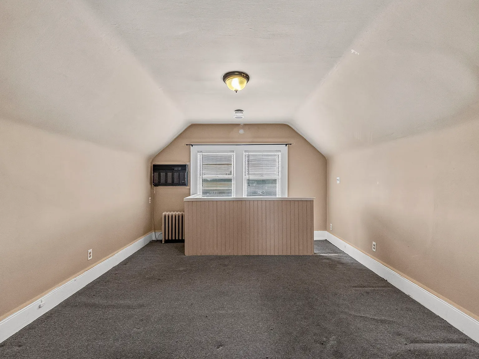 5 bed, 2000 sqft, $5,000 — Photo 2