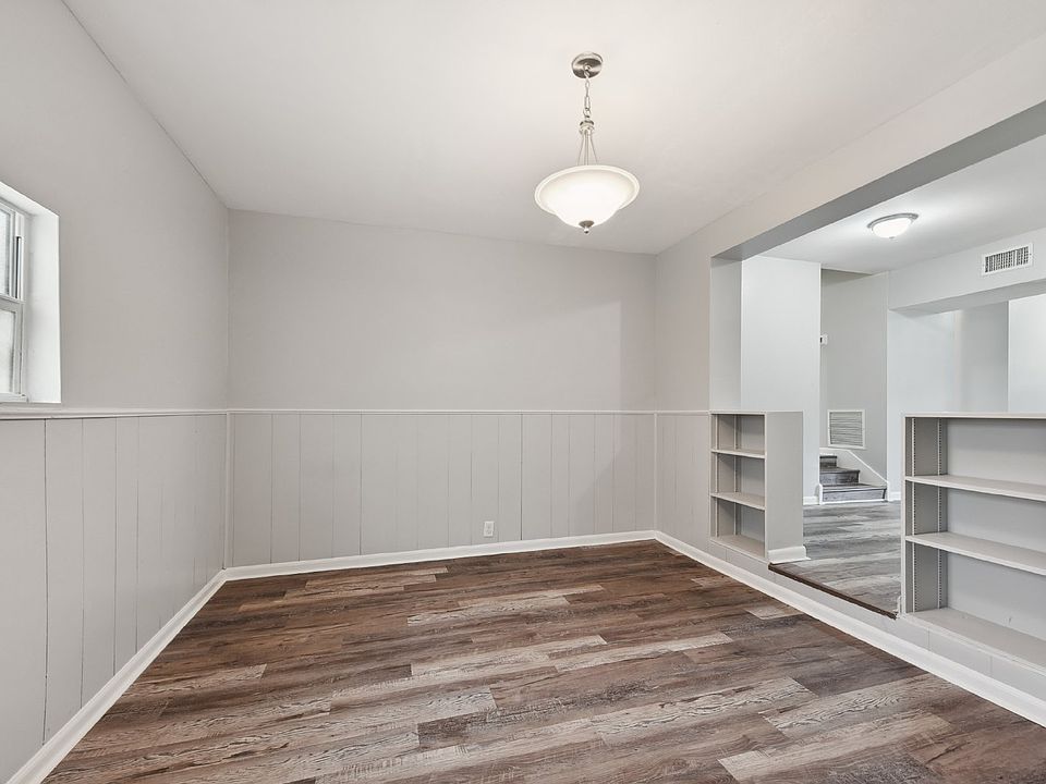 1st image of 2327 Townsend Blvd