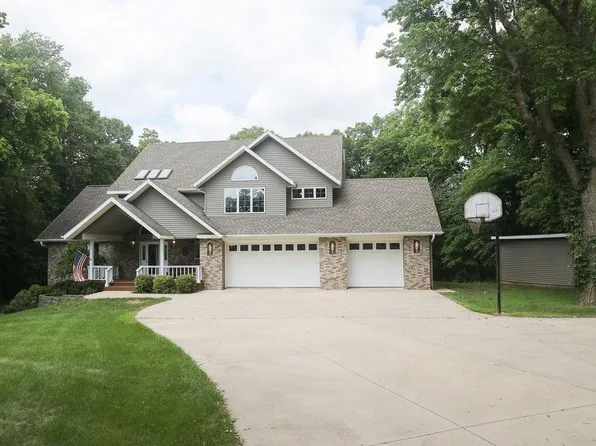 303 Knollwood Dr, Estherville, IA 51334