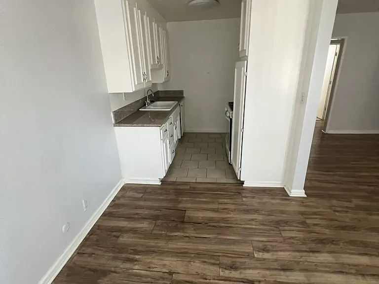 7025 Woodman — Photo 10