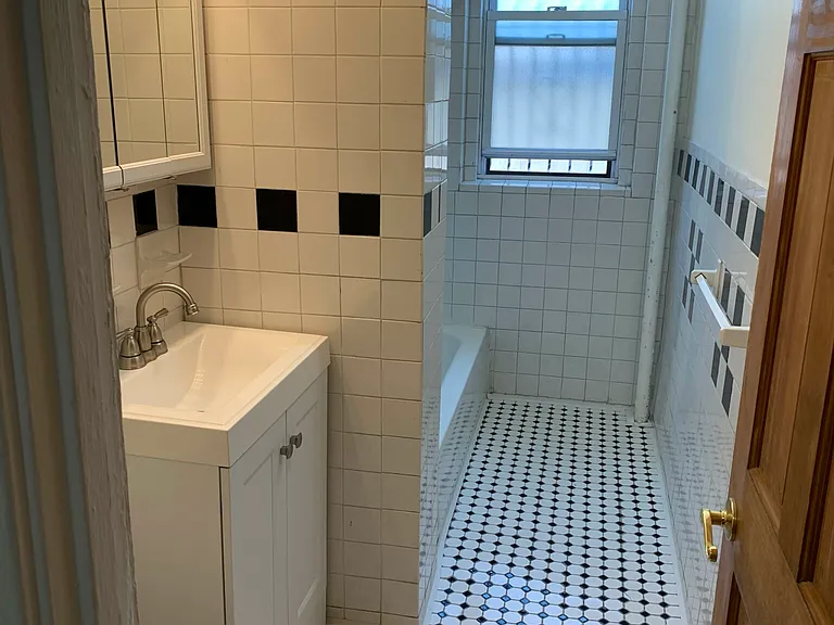 360 Riverway St #6 — Photo 4