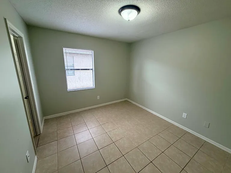 3804 NW Huntsboro St #103 — Photo 5