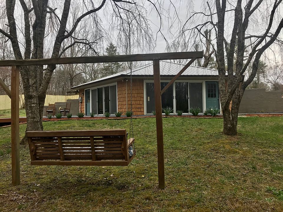 1st image of 1024 Savannah Ln