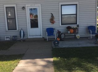 417 W 10th St, Wood River, NE 68883