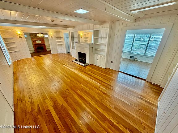 2nd image of 350 N Ruby Ave