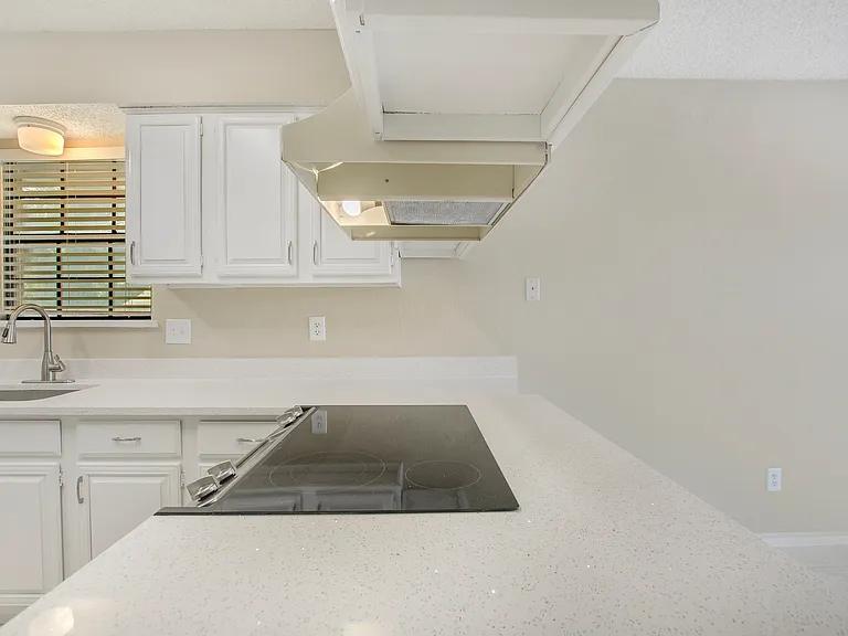 4115 San Mateo Dr — Photo 11