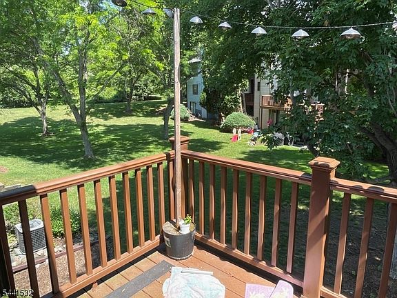 5th image of 46 Duck Hawk Ct