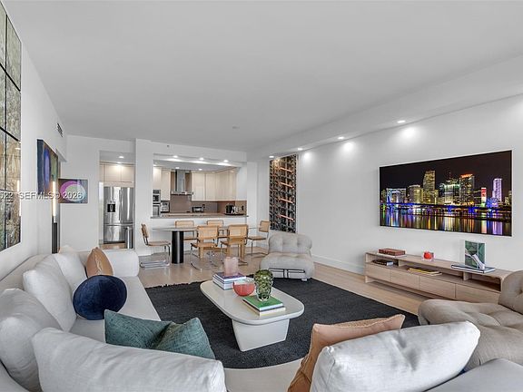 5th image of 151 Crandon Blvd APT 736