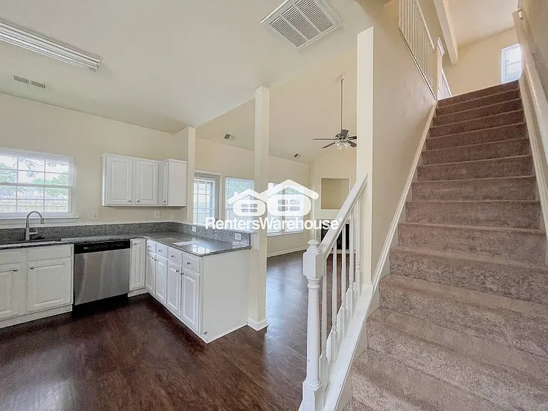 3711 Bay Cres — Photo 21