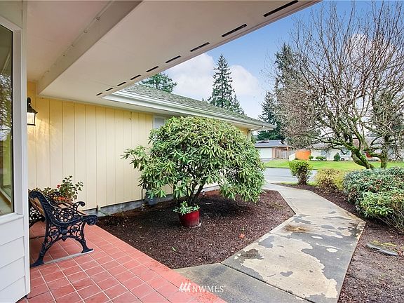 Lovely covered front porch.