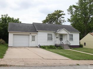 606 Skyline Dr, Red Oak, IA 51566