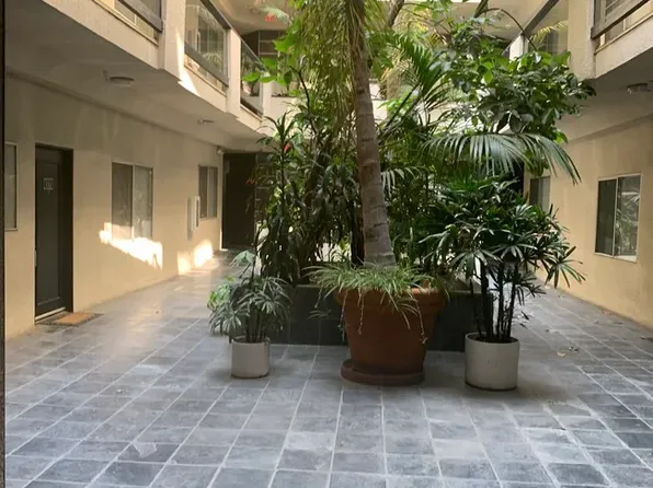 125.5 N Doheny Dr #107, Los Angeles, CA 90048