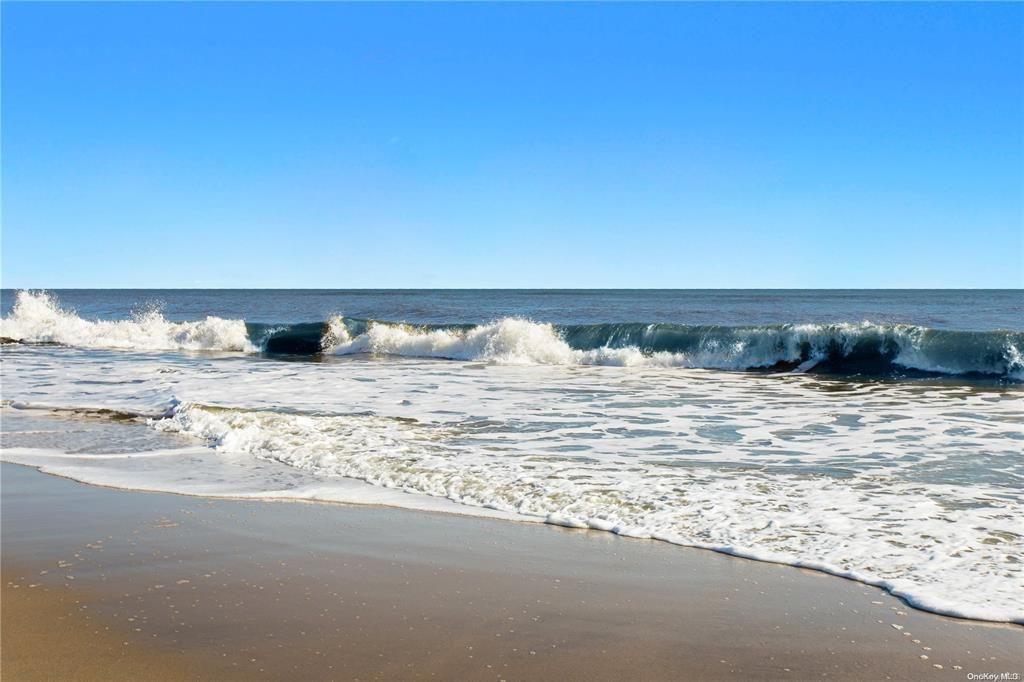  Within seconds by Boat or car to world renowned Ocean Beaches