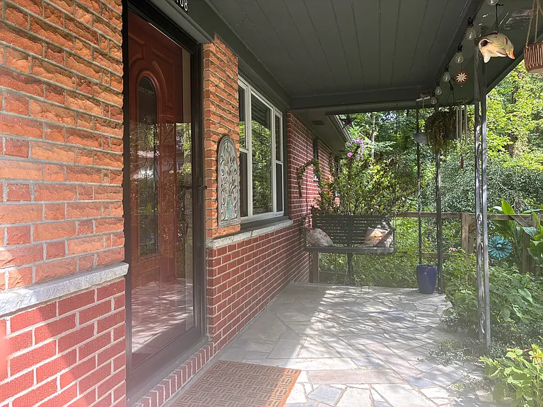 108 Virginia Ave — Photo 2
