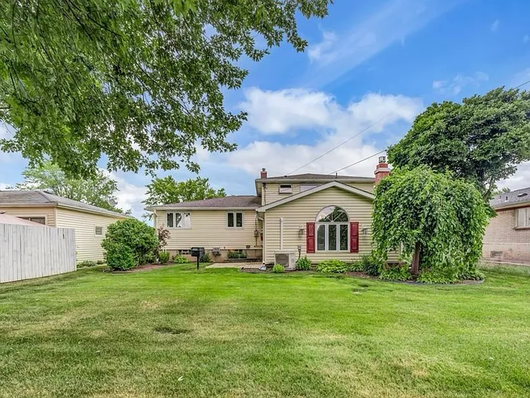 10 Kingston Ln — Photo 4