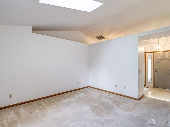 4th image of 566 Winona Dr