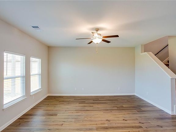 4th image of 276 Mount Vernon Way