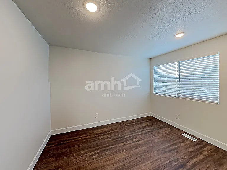 2151 E Silverado Ln — Photo 17
