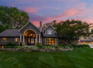 430 Hillcrest Rd E, Shawnee, KS 66217