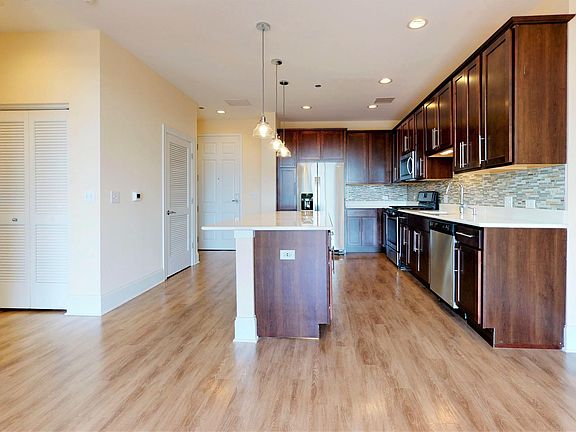 4th image of 4758 N Laramie Ave #201