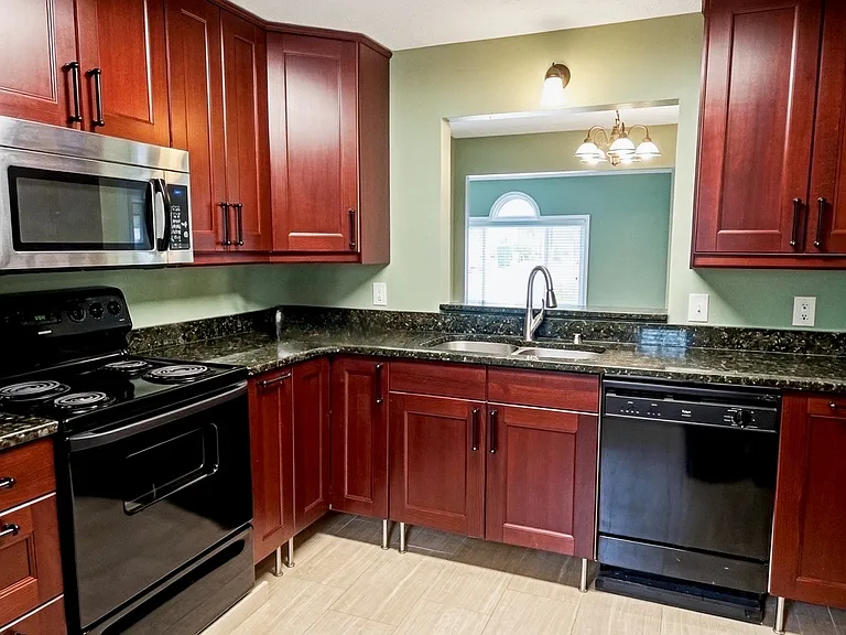 204 Hillcrest Rdg — Photo 13