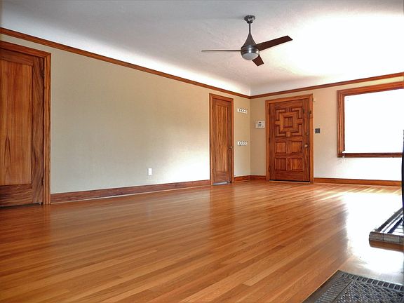 3rd image of 2202 32nd St