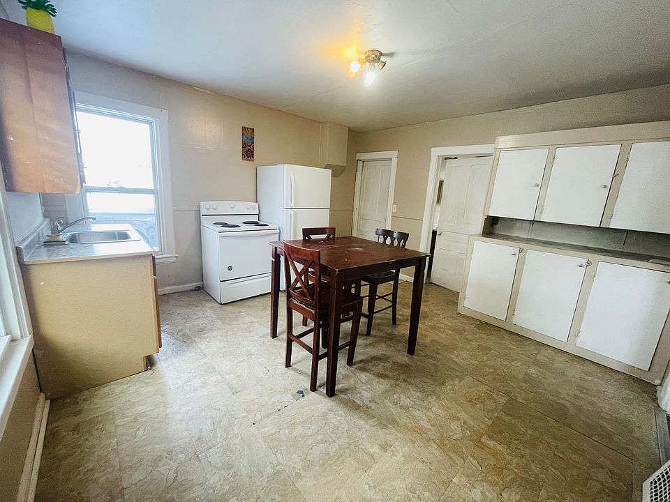 1st image of 821 Oak St #2
