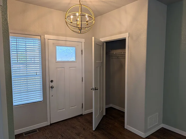 7709 Camille Ct — Photo 2