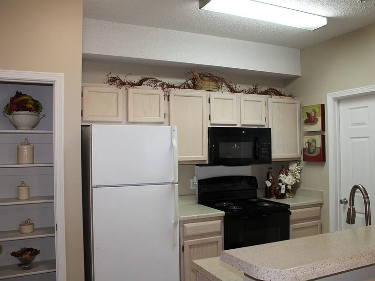 LaCrosse Apartments and Carriage Homes — Photo 16
